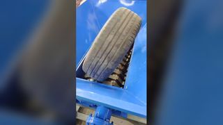 রাবার পুনর্ব্যবহার করার জন্য ডাবল শ্যাফ্ট শ্রেডার শ্রেডিং গাড়ির টায়ার