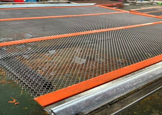 Mining Self Cleaning Screen Mesh for Sticky Material Separation