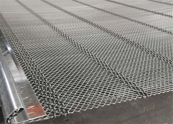 Self Cleaning Screening Mesh with Reduced Material Build Up